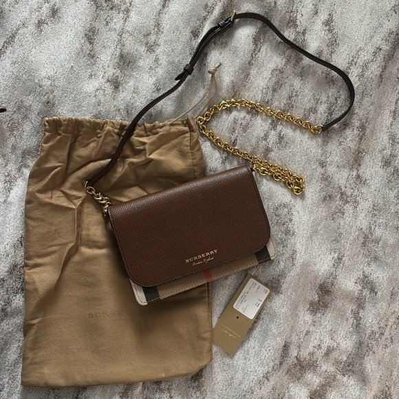Burberry Handbags - 💛🤎 Burberry Crossbody bag 🤎💛